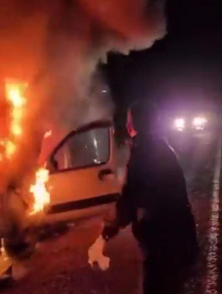 Gaziantep’te ceza infaz kurumu personeli, yanan araca müdahale ederek 5 kişilik aileyi kurtardı