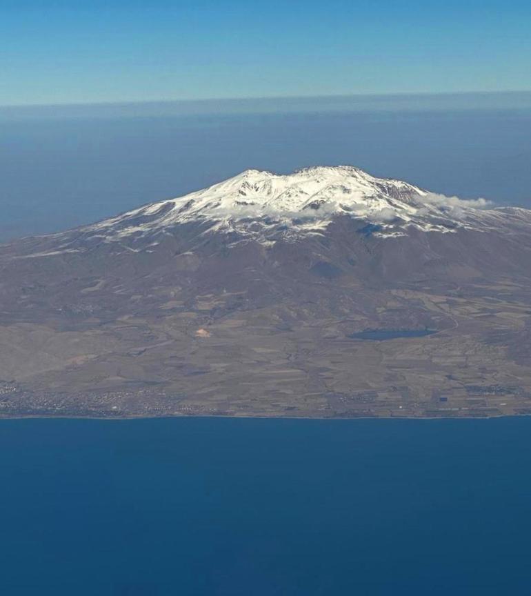 Dünyanın ikinci büyük krateri havadan görüntülendi