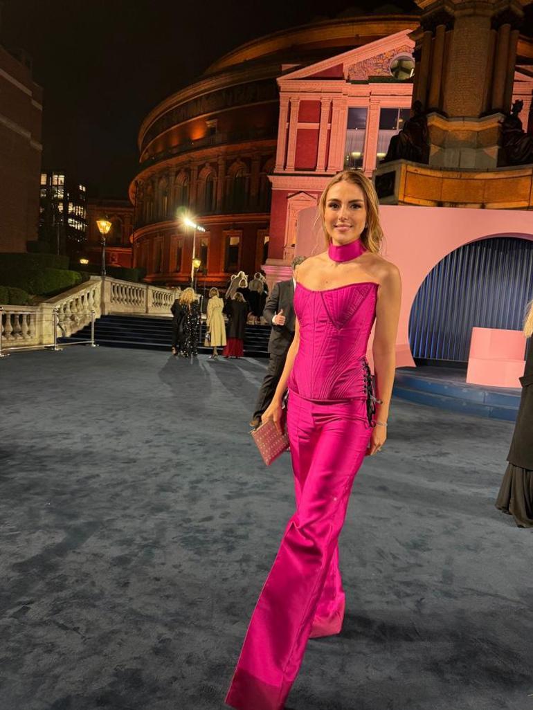 Neslisah Yılmaz, British Fashion Awards 2025’e özel davetlisi olarak katıldı