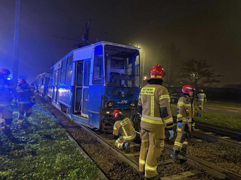 Polonyada iki tramvay çarpıştı: 2si ağır 35 yaralı