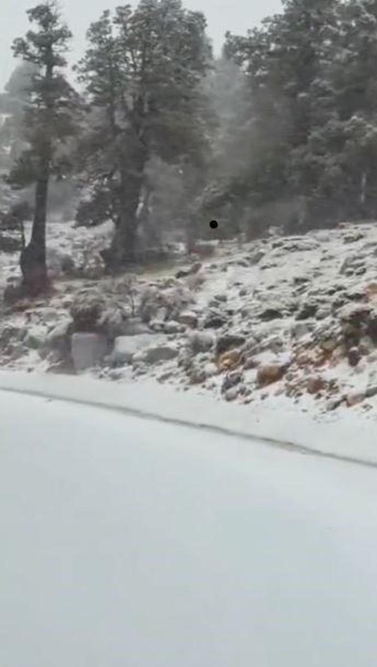 Denizlide kar yağışı başladı Her yer beyaza büründü