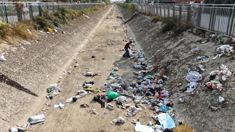 Adanada rahatsız eden görüntü Sulama kanalları çöplüğe döndü