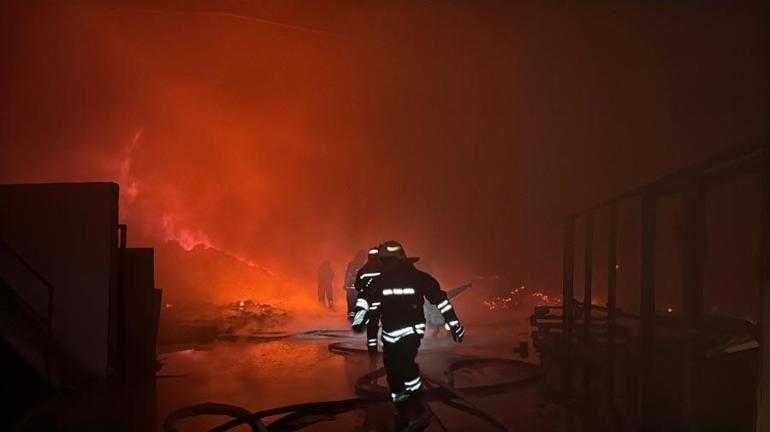 Gaziantepte ambalaj fabrikasında yangın: İtfaiye, sağlık ve polis ekipleri sevk edildi