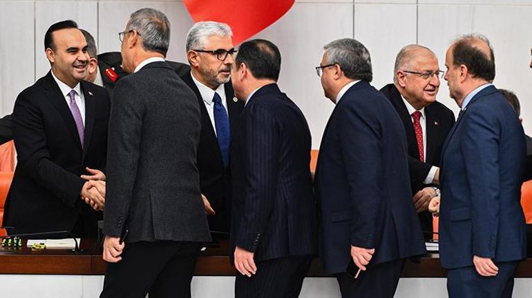 Bakan Kacır, bütçe görüşmelerine Togg T10F ile geldi, T10X’ler eşlik etti