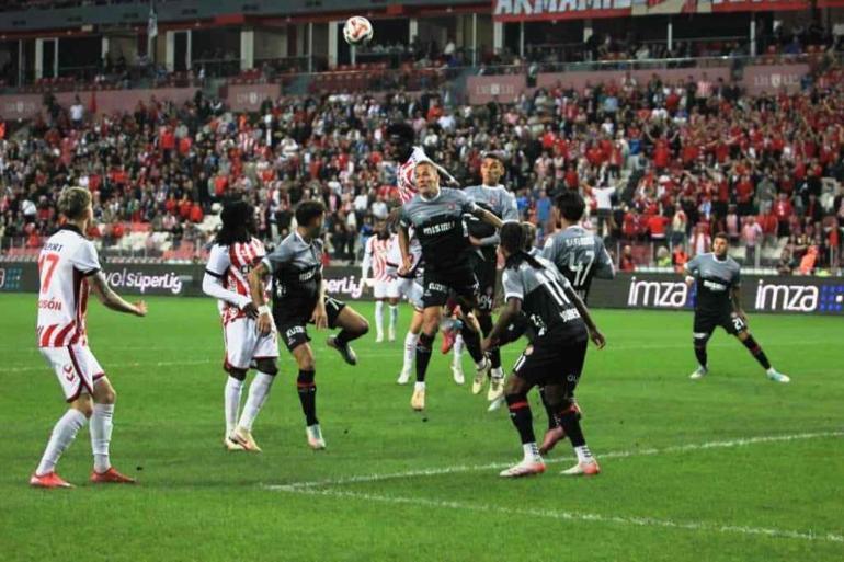 Samsunspor - RAMS Başakşehir maçının hakemi gündem oldu