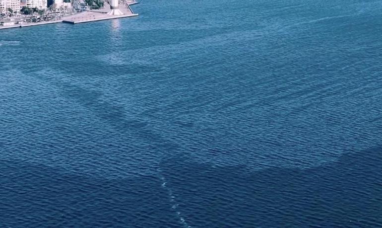 İzmir Körfezinde çevre kirliliği Görüntüler sosyal medyada gündem oldu