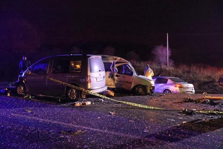 Mardin Ömerli’de 3 aracın karıştığı kazada 4 ölü, 5 yaralı