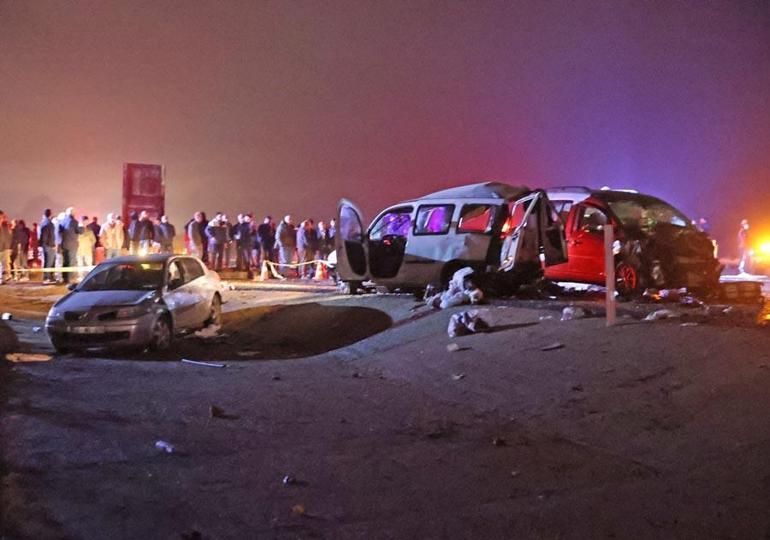 Mardin Ömerli’de 3 aracın karıştığı kazada 4 ölü, 5 yaralı