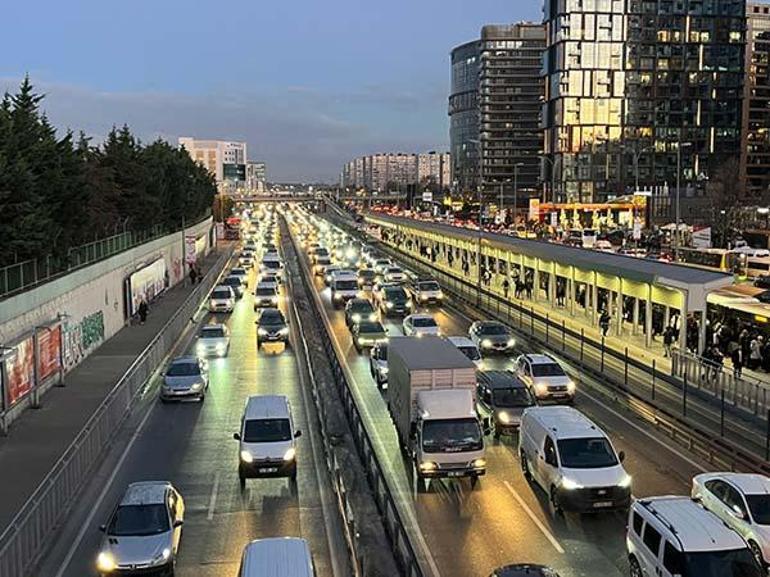 Dünya birincisi Türkiyeden Trafik raporunda zirve şaşırtmadı ama süreler korkuttu: İşte o 4 il