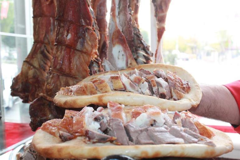 Gece 01.00da yapımına başlanıyor, günlük 1 tona yakın tüketiliyor Padişahların en sevdiği yemeklerden biri