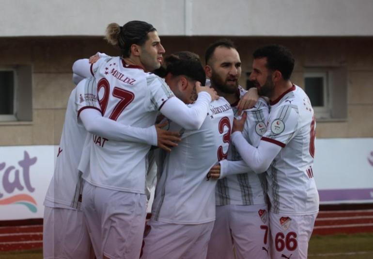 Elazığspor, Galatasaray ve Fenerbahçeyi sollayıp lider oldu