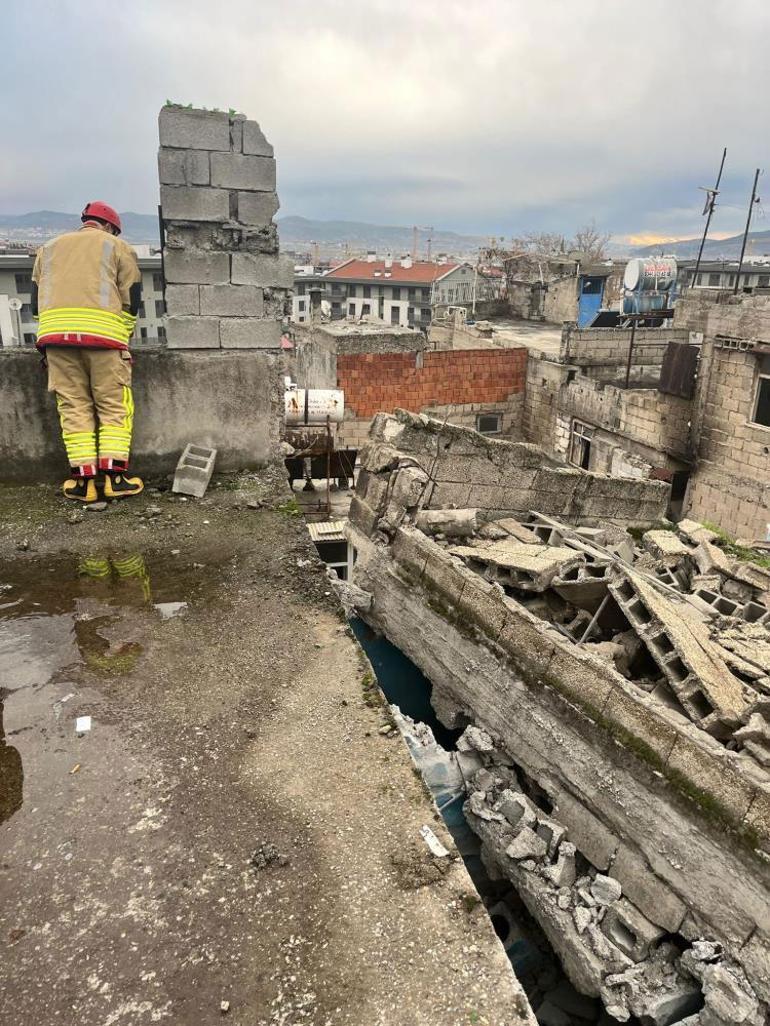 Kahramanmaraş Onikişubatta metruk ev çöktü
