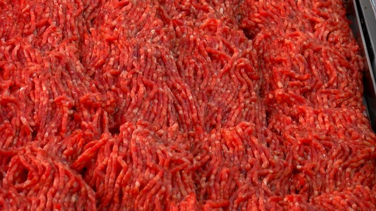 Aydında cami önünde 3 bin kişiye domuz eti yedirdi: Sevap mı, günah mı