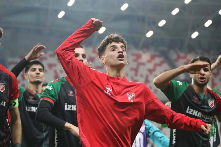 Karşıyakada Adem Yeşilyurtu Acun Ilıcalı ikna etti