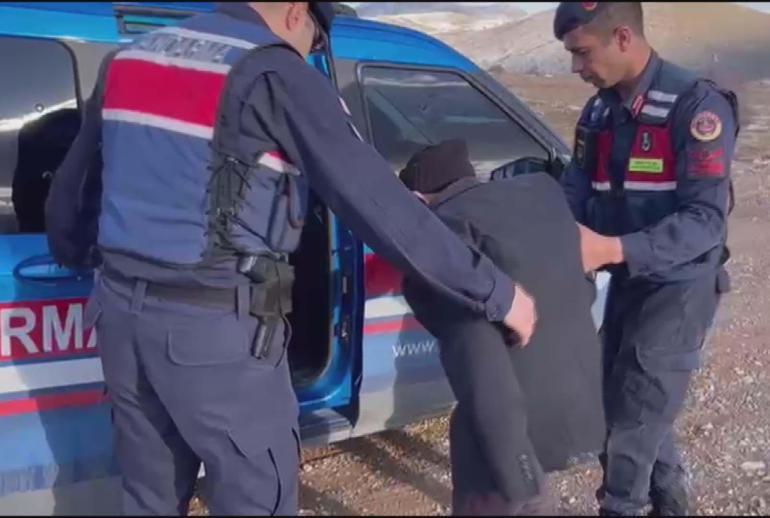 Konyalı alzheimer hastası bulundu Jandarma araca bindirmek istediğinde hatırladığı sözler duygulandırdı