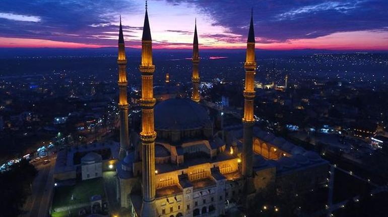 Aileye gönderilecek Miraç Kandili mesajları 2026: Anneye, babaya, akrabalara özel dualı, hadisli, ayetli ve anlamlı kandil mesajları & sözleri