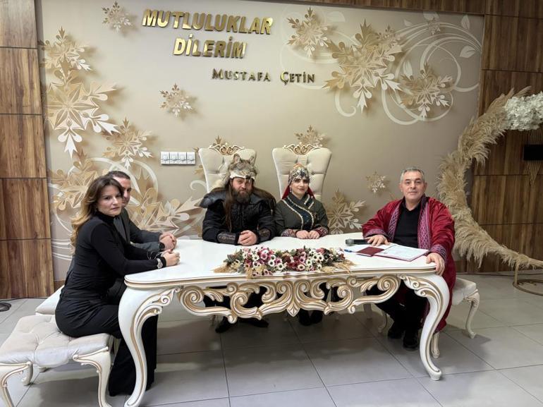 Törene atlarla geldiler: Film kostümüyle masal gibi nikah