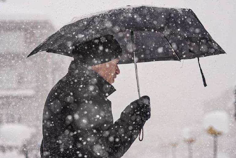 BATI KARADENİZParçalı ve çok bulutlu, bölgenin kıyı kesimlerinin yağmur ve sağanak yağışlı, iç kesimlerinin aralıklı karla karışık yağmur ve kar yağışlı geçeceği tahmin ediliyor. Yağışların Kastamonu'nun kıyı kesimleri ile Sinop çevrelerinde kuvvetli olması bekleniyor.BOLU 2°C, 4°CParçalı ve çok bulutlu, aralıklı karla karışık yağmurlu, yüksekleri kar yağışlıDÜZCE 3°C, 7°CParçalı ve çok bulutlu, aralıklı yağmur ve sağanak yağışlıSİNOP 4°C, 8°CParçalı ve çok bulutlu, aralıklı yağmur ve sağanak yağışlıZONGULDAK 5°C, 8°CParçalı ve çok bulutlu, aralıklı yağmur ve sağanak yağışlı