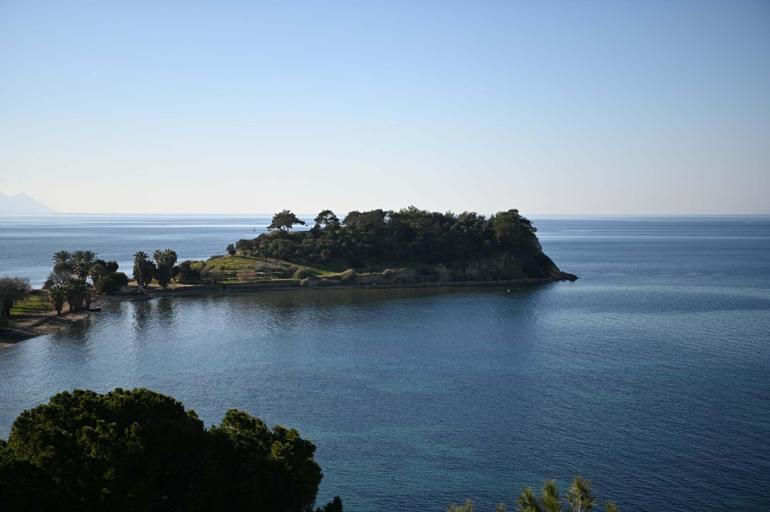 Aydında deniz geri çekilince ortaya çıktı Sırrı bilinmiyor, ekipler hemen kaldırdı