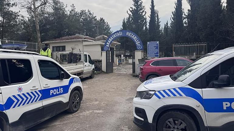Bursada mezarlığa gizlice gömdü Görevli ağaçların arasından fark etti