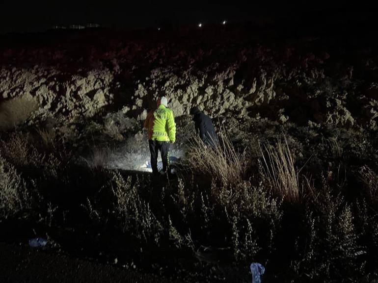 Genç kadın trafik kazasında öldü, olay yerinden ayrılan kocası polise ot topluyorduk dedi