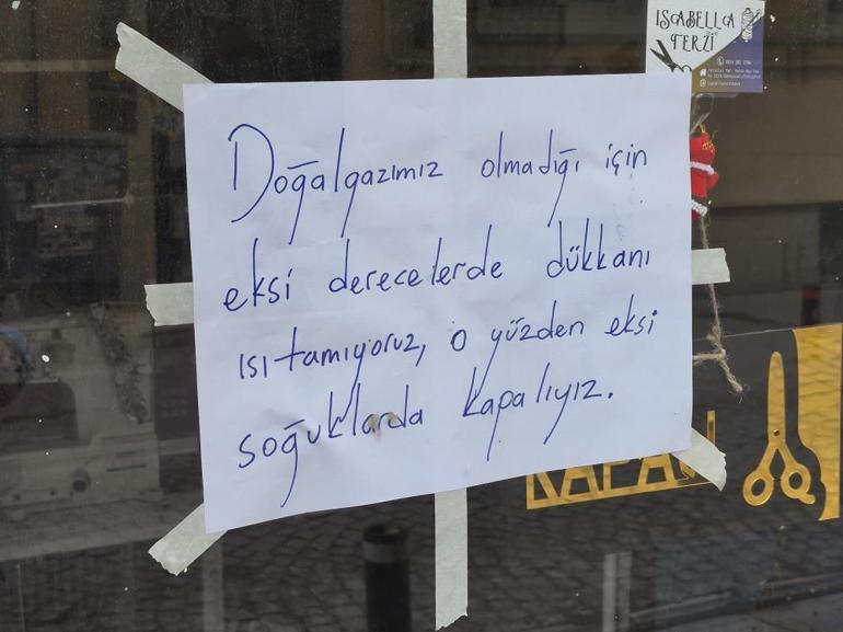 Eskişehirli esnaftan soğuğa ilginç çözüm Dükkan kapılarına bu yazı asıldı