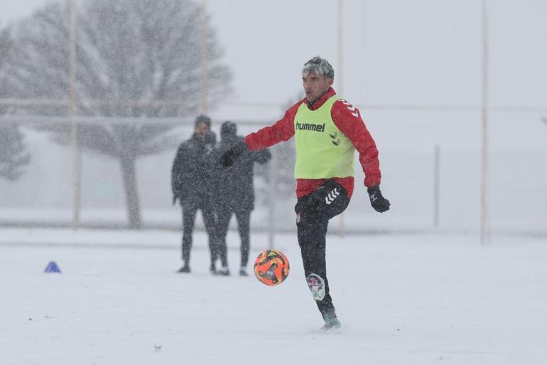 Sivassporu kar yağışı engelleyemedi Amedspor maçı öncesi hamle