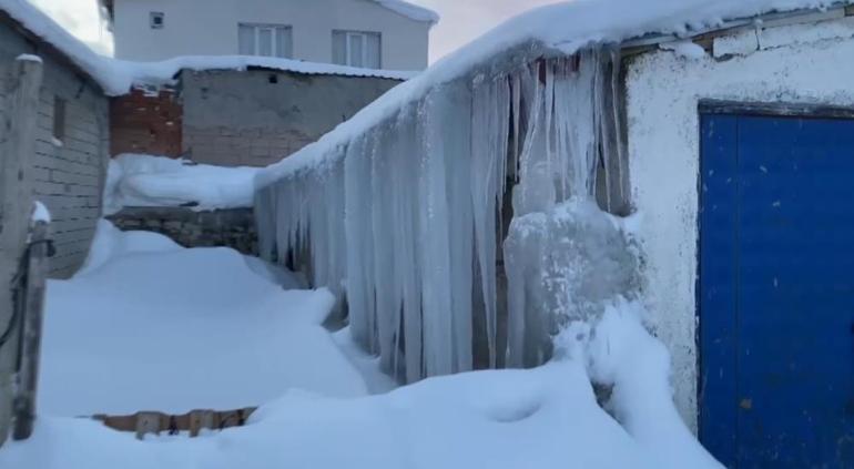 Burası ne Kamçatka, ne Alaska Türkiyenin ortasına bina boyu kar yağdı