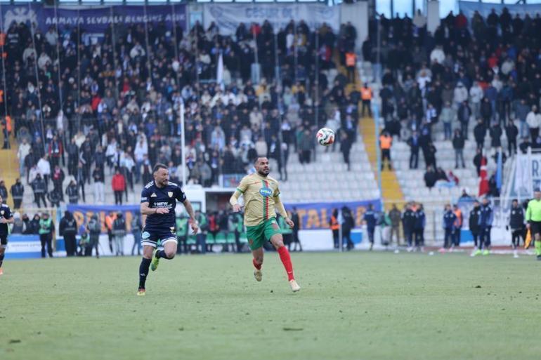 Amedsporda 2 ayrılık birden Sinan Kaloğlu kapıya koydu