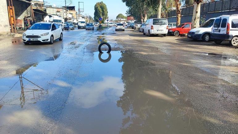 Vatandaşın yol isyanı Belediye kapatmayınca lastikle önlem alındı