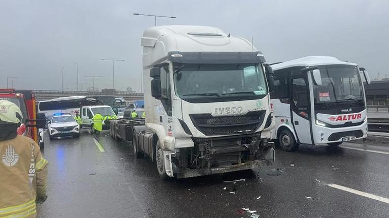 Kuzey Marmara Otoyolunda korkutan kaza TIR otomobile arkadan çarptı