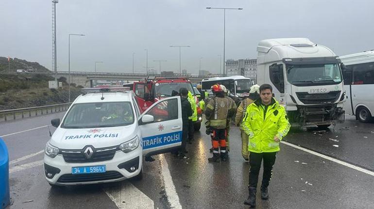 Kuzey Marmara Otoyolunda korkutan kaza TIR otomobile arkadan çarptı