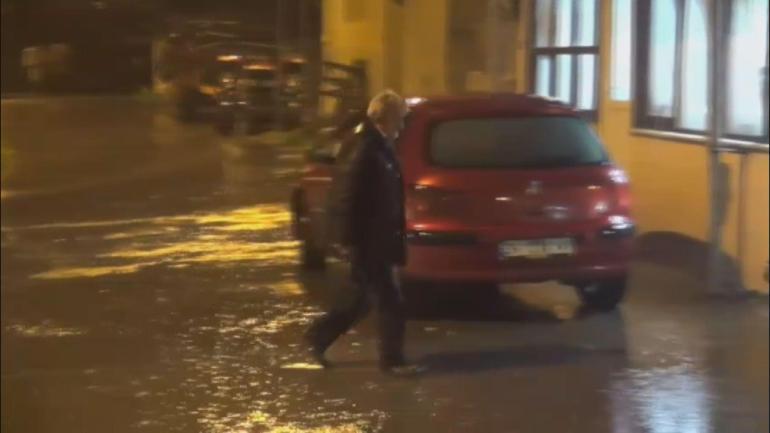 İstanbulda sağanak bir anda bastırdı