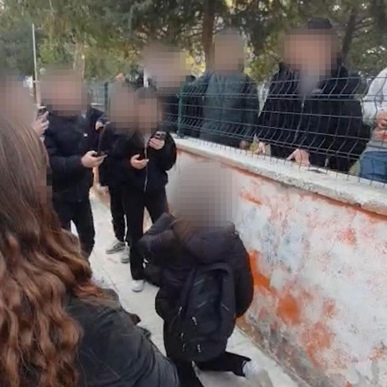 Ortaokul öğrencisi, akranlarına dehşeti yaşattı: Diz çöktürüp zorla özür dilettiler