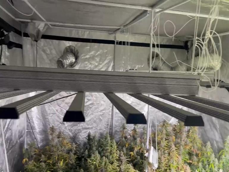 Avcılarda metruk binada bulundu: Tüm İstanbula satılıyor