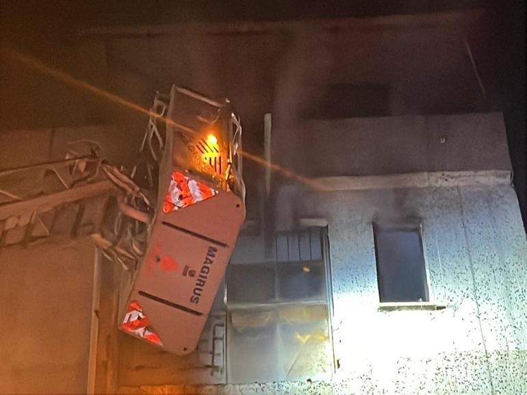 Bağcılarda göz gözü görmedi: İmalathanede yangın çıktı