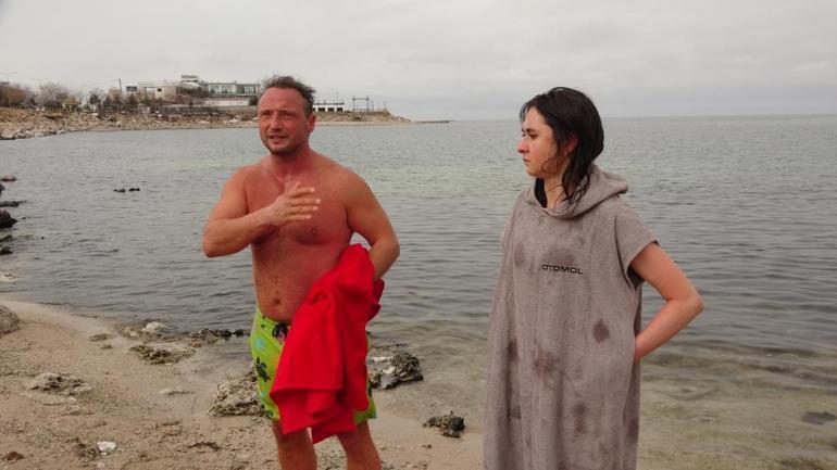 Ünlülerle Boğazda denize giren fenomenin yeni durağı Van Gölü oldu