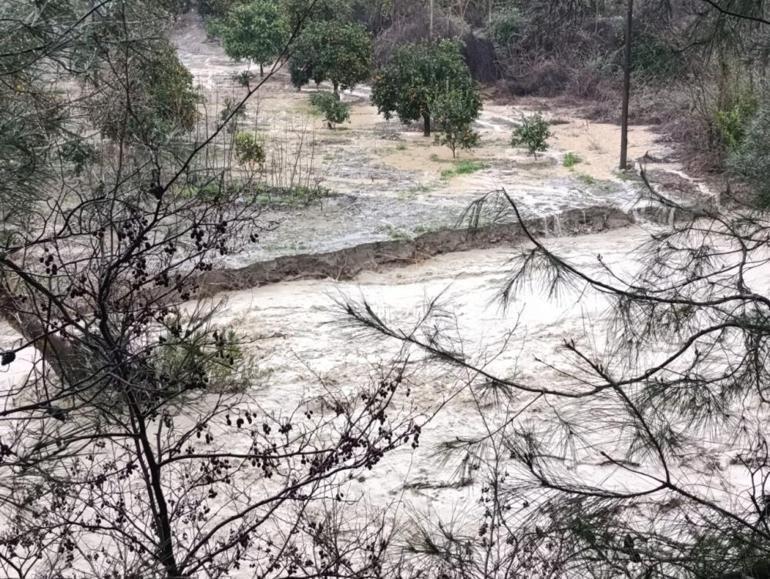 Adana’da birden bastırdı, kabusa döndü Kozan, Feke ve Saimbeylide yollar kapandı
