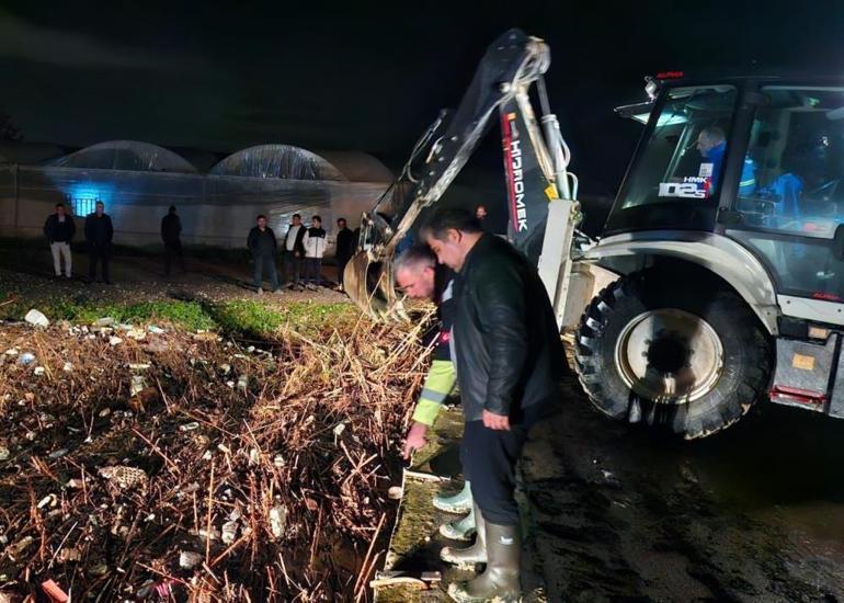 Mersinde mesai devam ediyor: Belediye alarm durumuna geçti