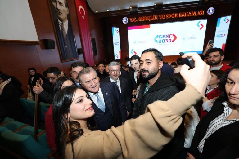 Bakan Bak: 2030a kadar 100 bin yapay zeka girişimcisi yetiştireceğiz