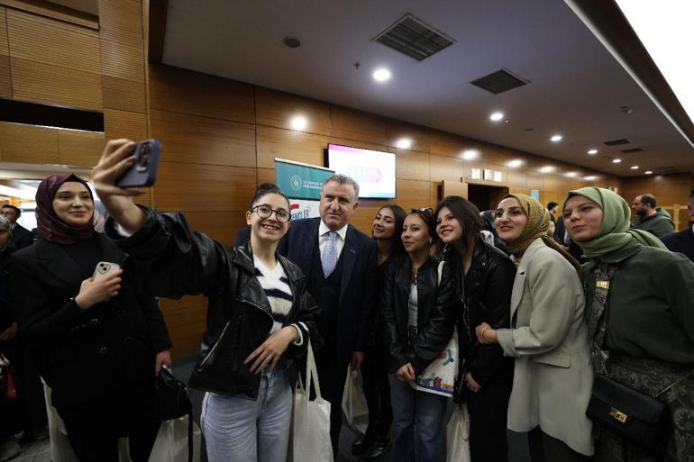 Bakan Bak: 2030a kadar 100 bin yapay zeka girişimcisi yetiştireceğiz