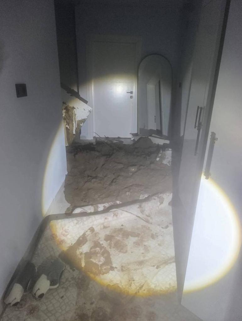 Dörtyol’da heyelan paniği: Yol ulaşıma kapandı