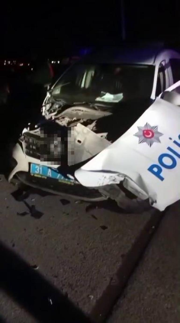 Hatayda alkollü sürücü polis aracına çarptı: 2 polis yaralı