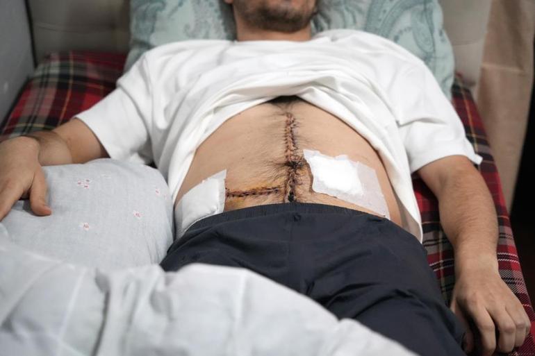 İstanbulda sokak çetesi dehşeti: Yardım etmek istedi, 6 yerinden bıçaklandı