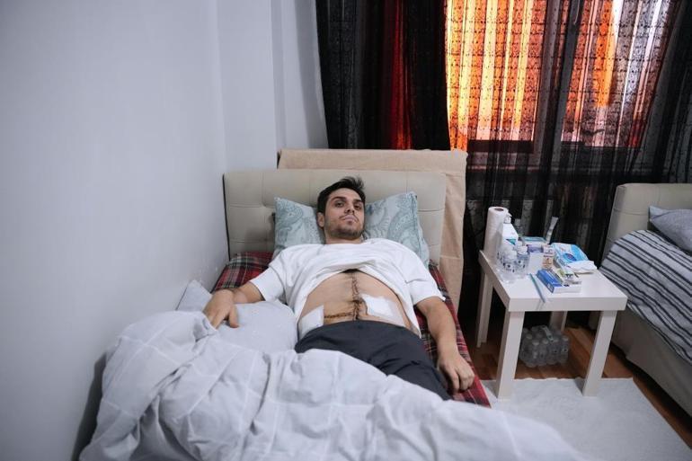 İstanbulda sokak çetesi dehşeti: Yardım etmek istedi, 6 yerinden bıçaklandı