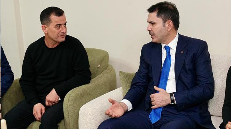 Bakan Kurum, depremzede ailenin yeni evine misafir oldu