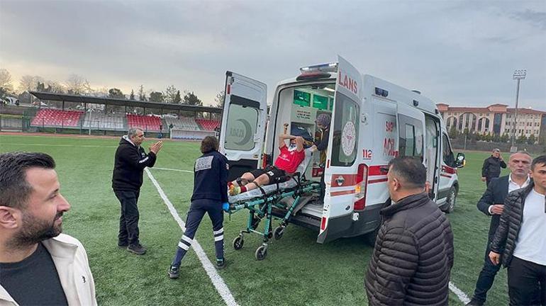 Amatör maçta saha karıştı Aynı takımın futbolcuları birbirine girdi