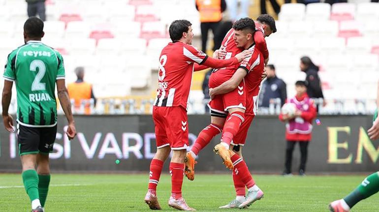 Sivasspor, Sakaryasporu 4 golle devirdi