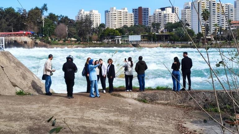 Yağışlar barajı doldurdu Seyhan Nehri coştu