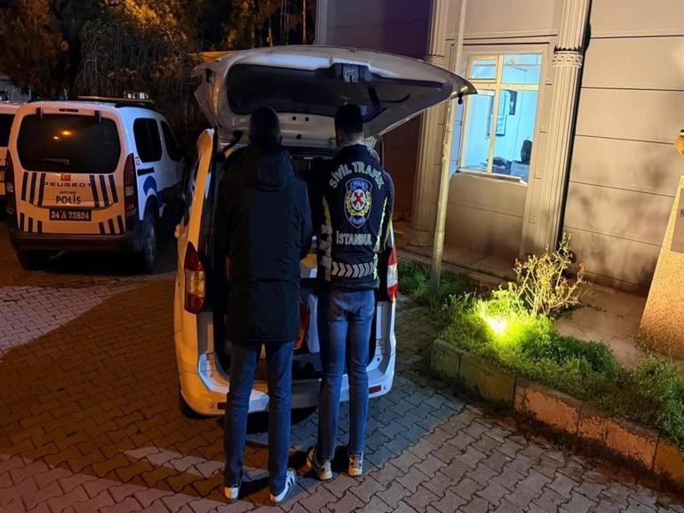 İstanbulda trafik terörü: 2 sürücü birbirine girdi cezayı polis kesti